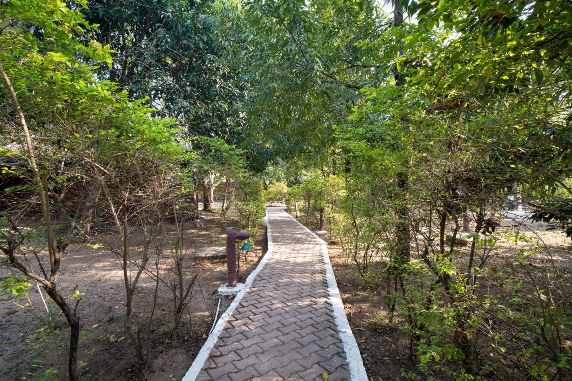 Hotel Treebo Premium Mowgli'S Den, Pench Khawāsa Exteriér fotografie